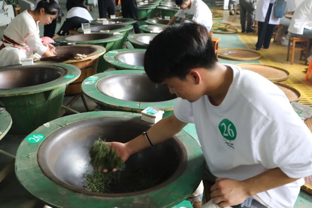 江西婺源茶業(yè)職業(yè)學(xué)院第二屆5.21國際茶日暨職業(yè)教育活動周隆重開幕